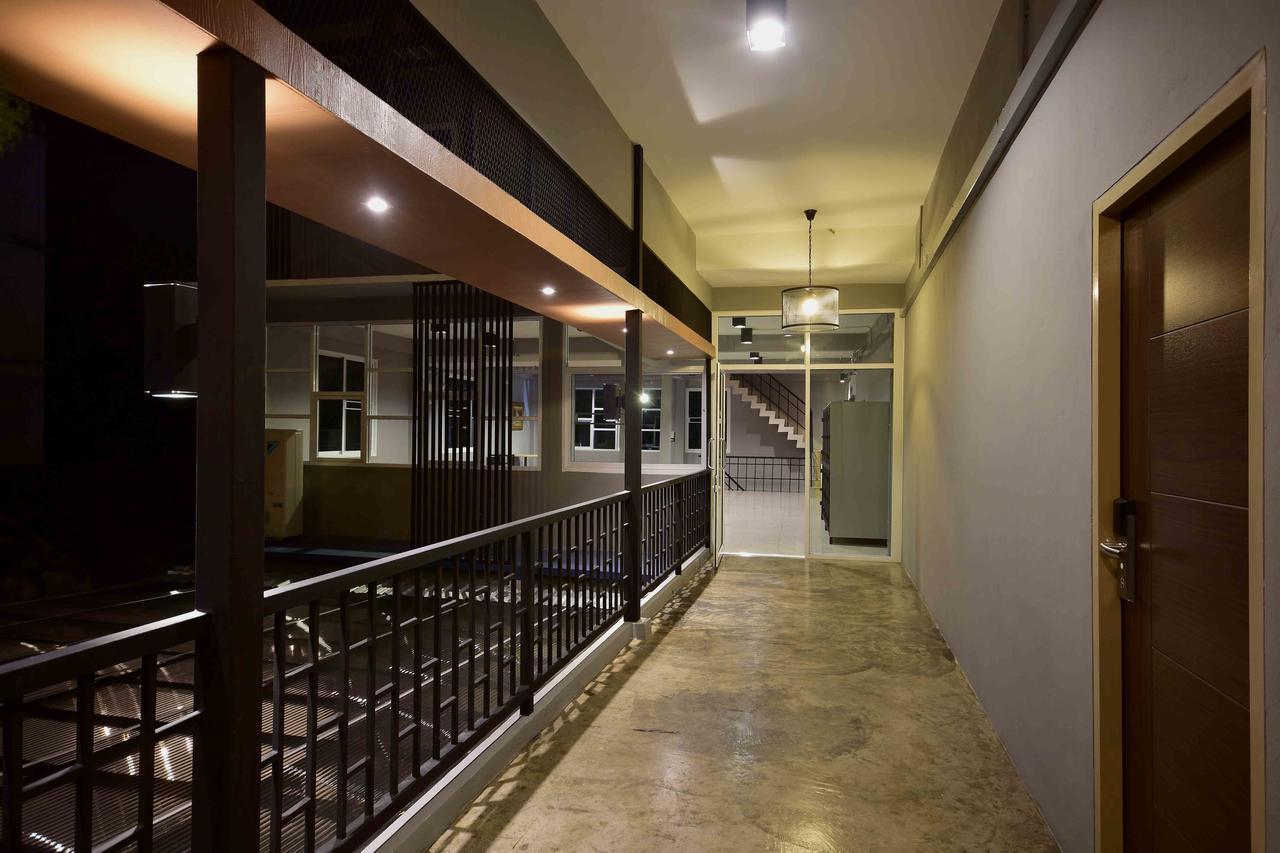 Inn Stations Hostel Bangkok Exteriör bild